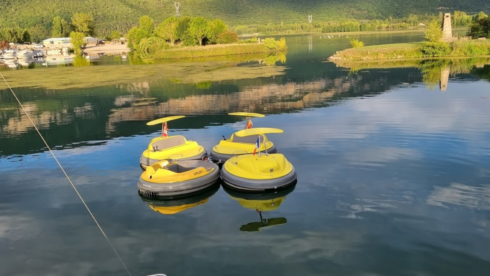 Eden Marine - location d'Oxoon, embarcations électriques - Base de loisirs de la Vallée Bleue - Montalieu-Vercieu - Balcons du Dauphiné - Nord-Isère - à moins d'une heure de Lyon