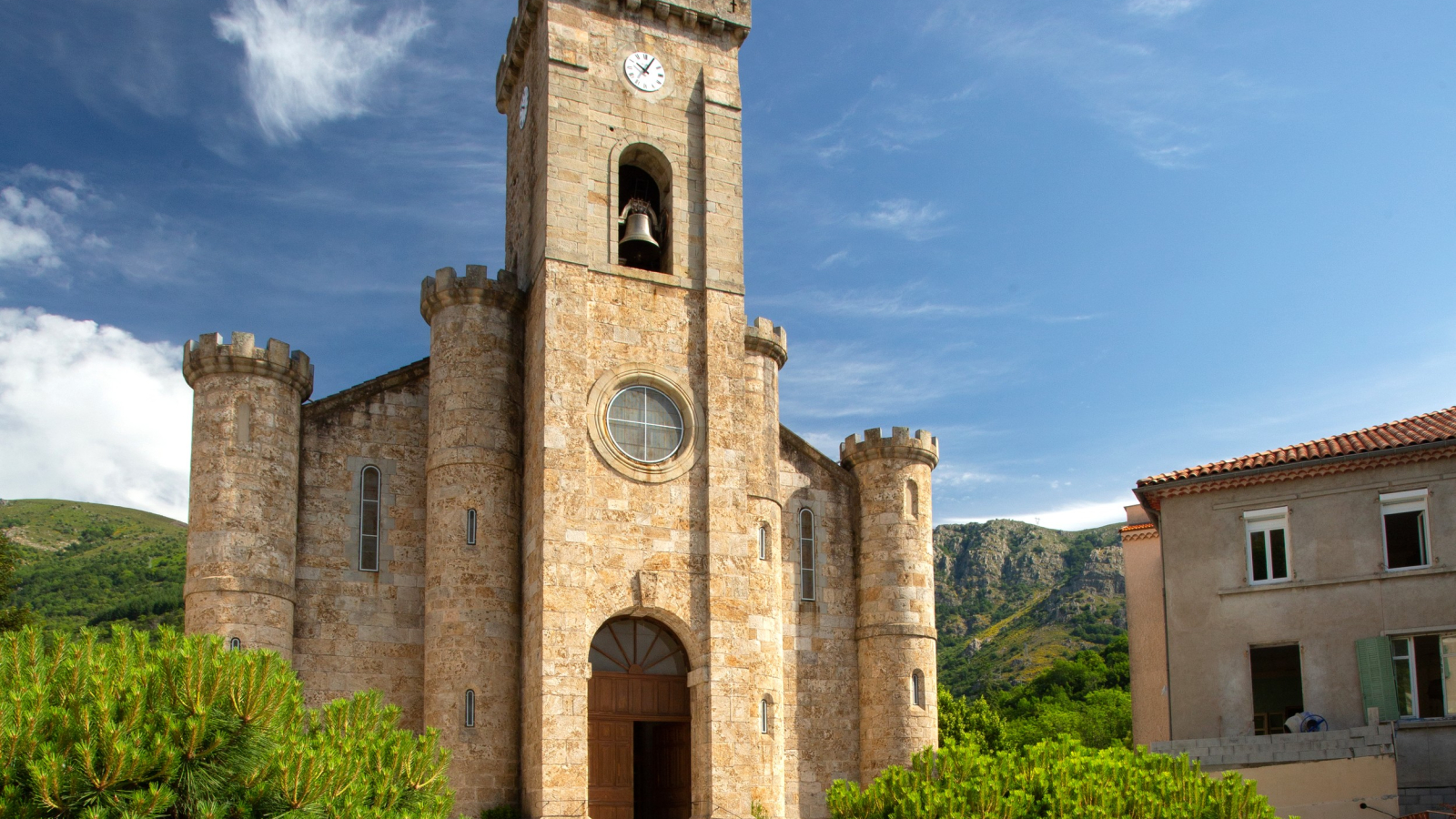 Montpezat-sous-Bauzon - Eglise-zoom carré ©S.BUGNON