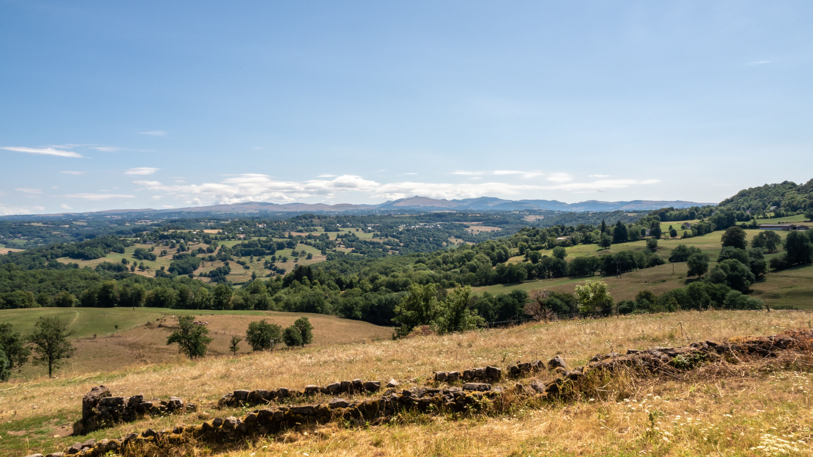 Vue sur les monts du Cantal