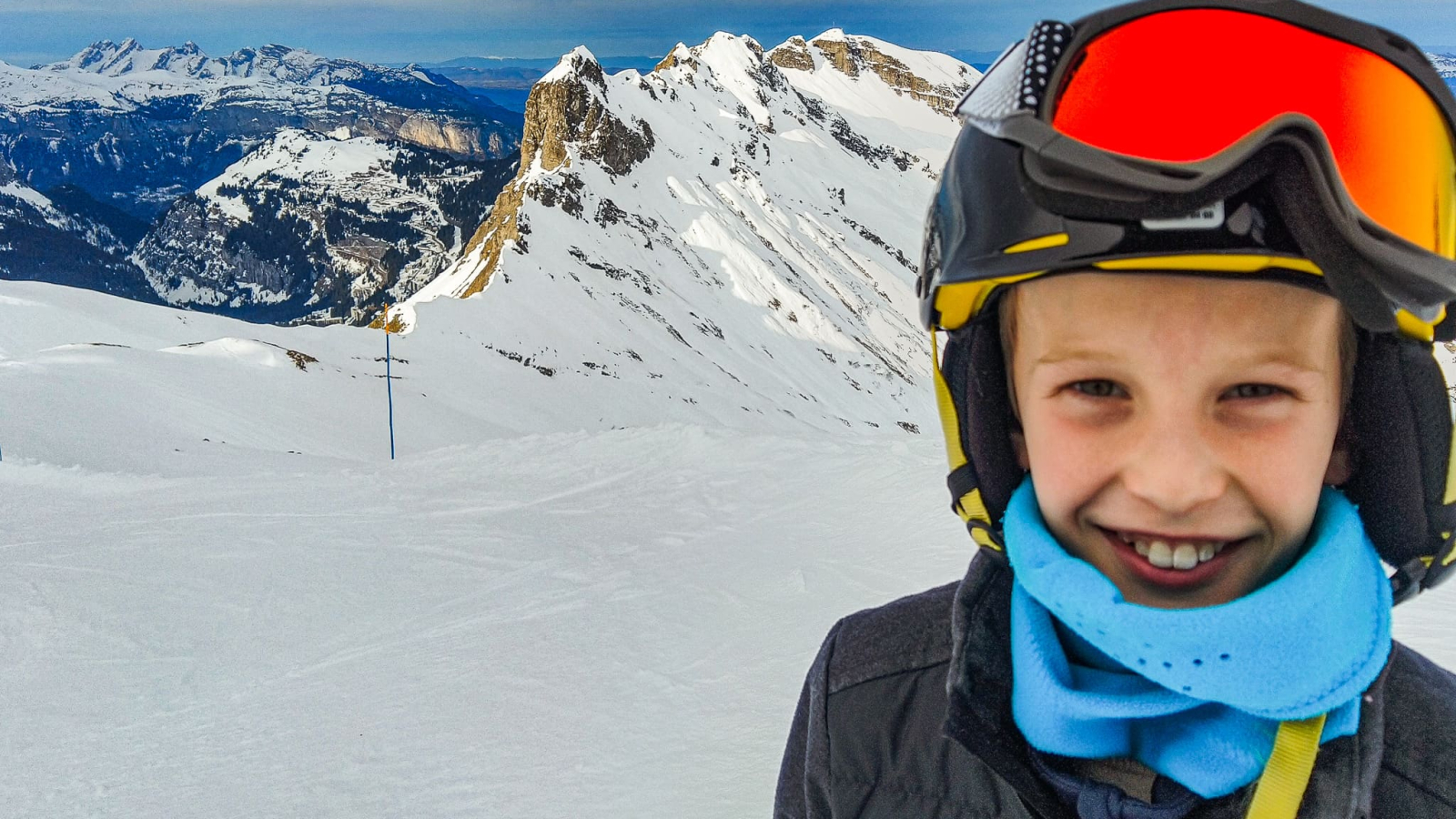 Cours de ski pour enfant sur la piste bleue Zéolite