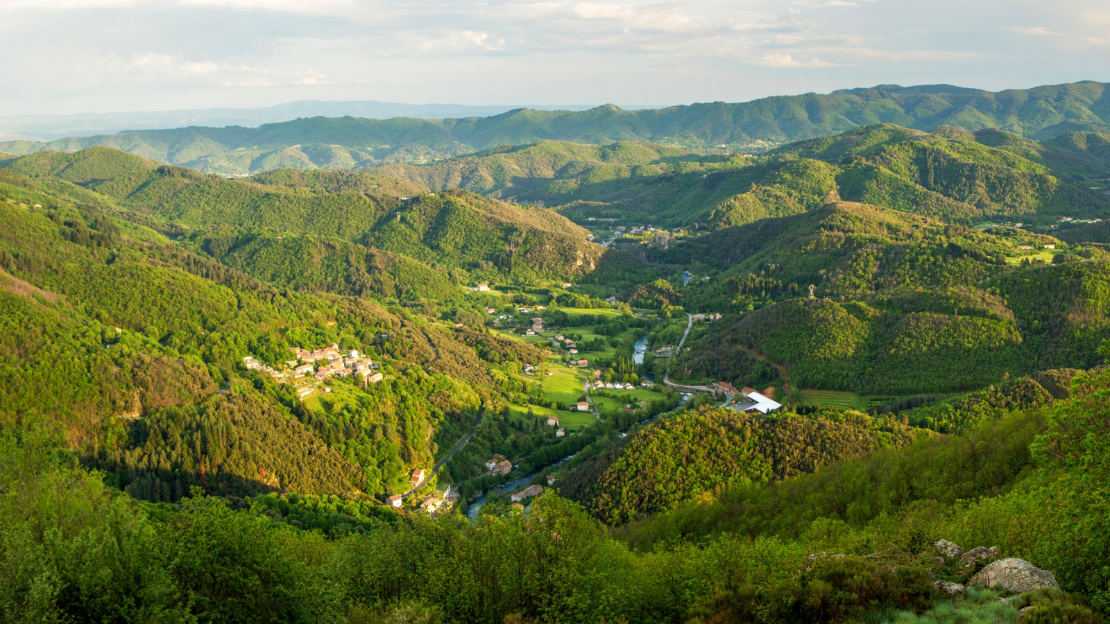 Chirols - Le village et la vallée de la Fontaulière © S.Bugnon