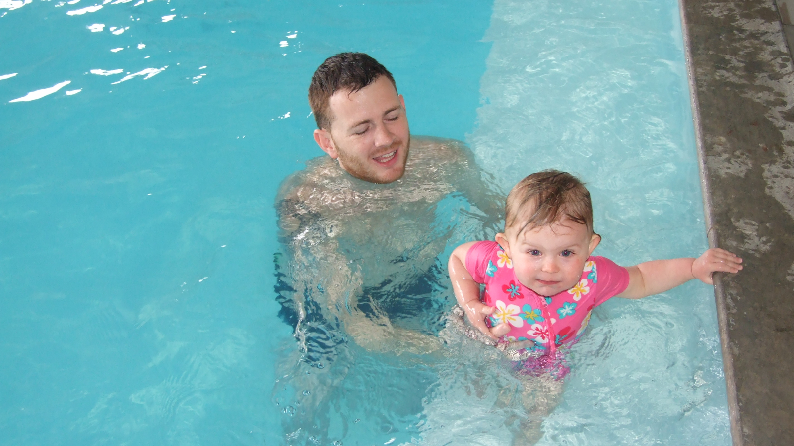 Photo créneau piscine parents-enfants