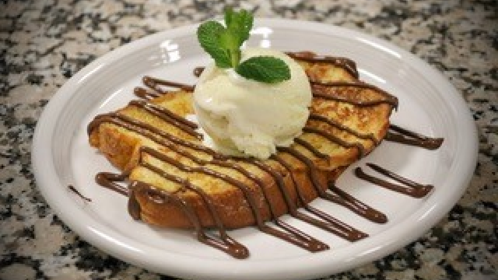 Tranche de brioche façon pain-perdu, nutella et glace vanille