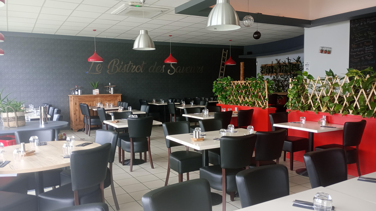 Salle de restaurant - Le Bistrot des saveurs - restaurant à proximité de Viarhôna - Arandon - Passins - Balcons du Dauphiné - Nord-Isère - à moins d'une heure de Lyon