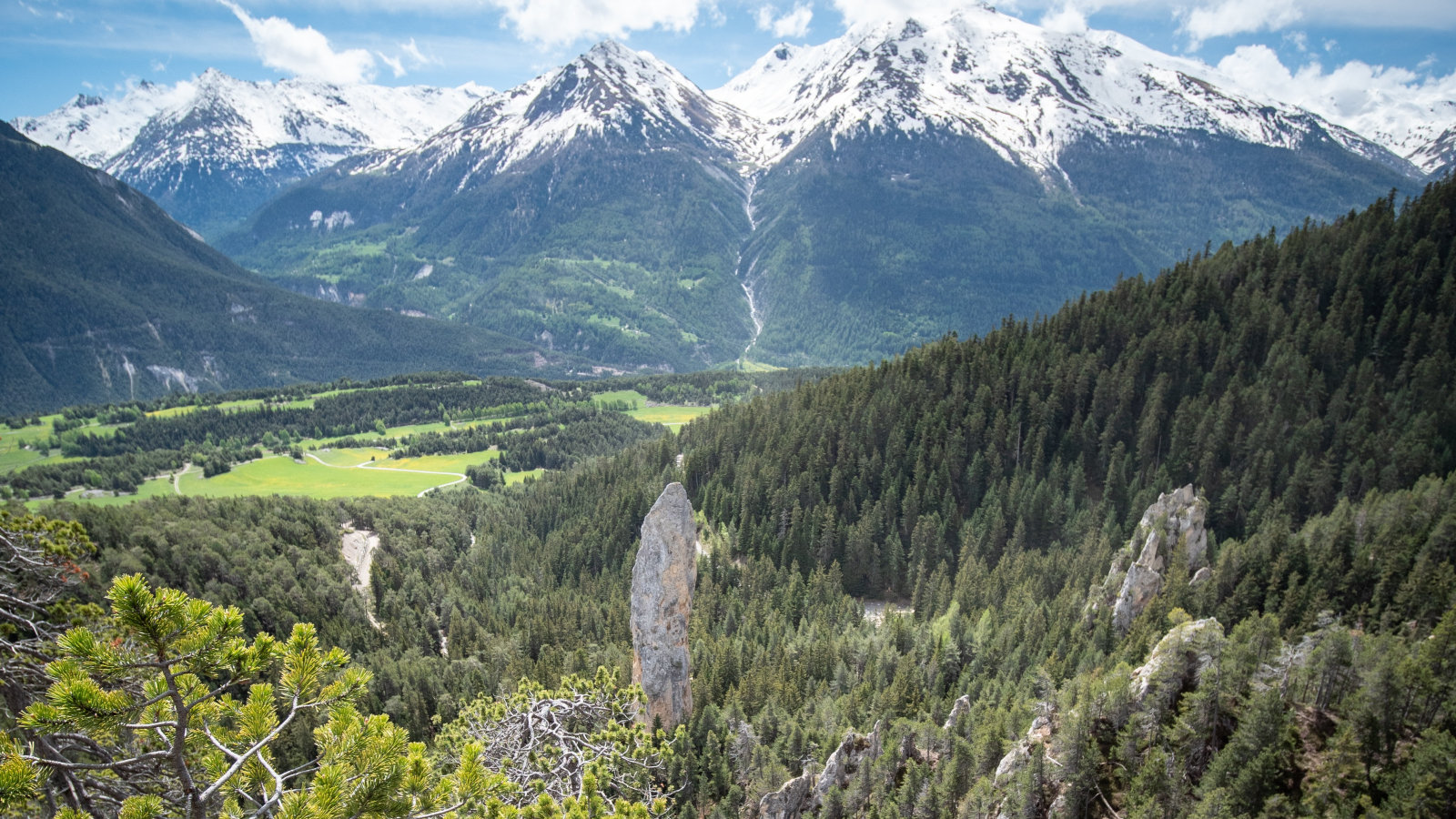 Itinéraire VTT vers le Monolithe de Sardières