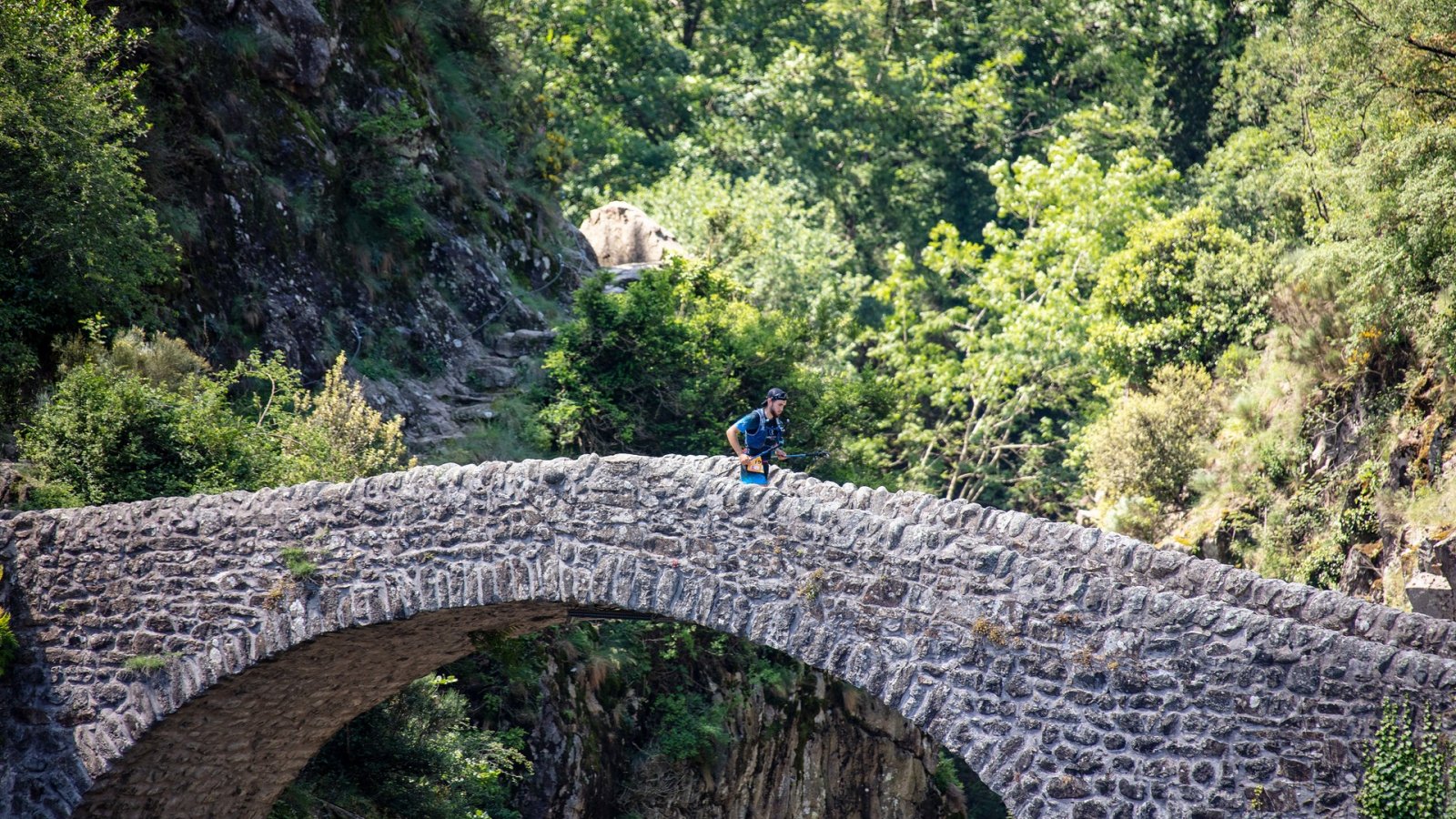 Thueyts - Trail de la chaussée des géants, les trois vallées, au pont du diable ©sourcesetvolcans