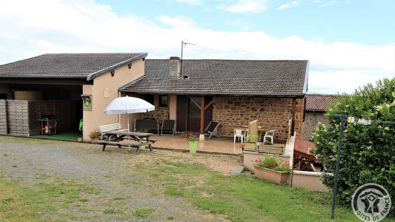 Gîte 'Chez le Vigneron' à Ternand (Rhône - Beaujolais Pierres Dorées) : La maison.