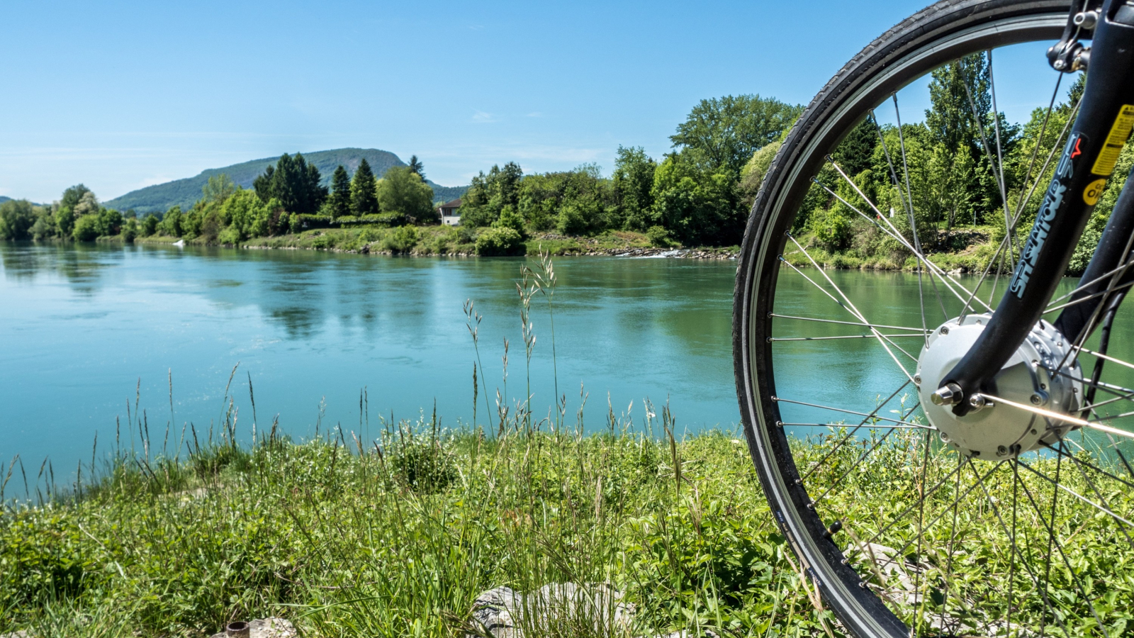 Vélo au bord du Rhône - Balcons du Dauphiné