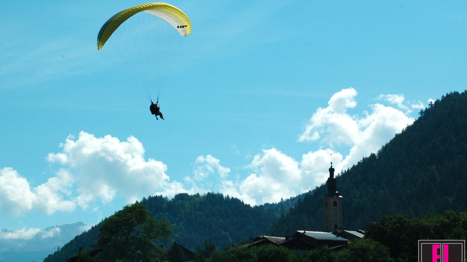 Paragliding with Elpro