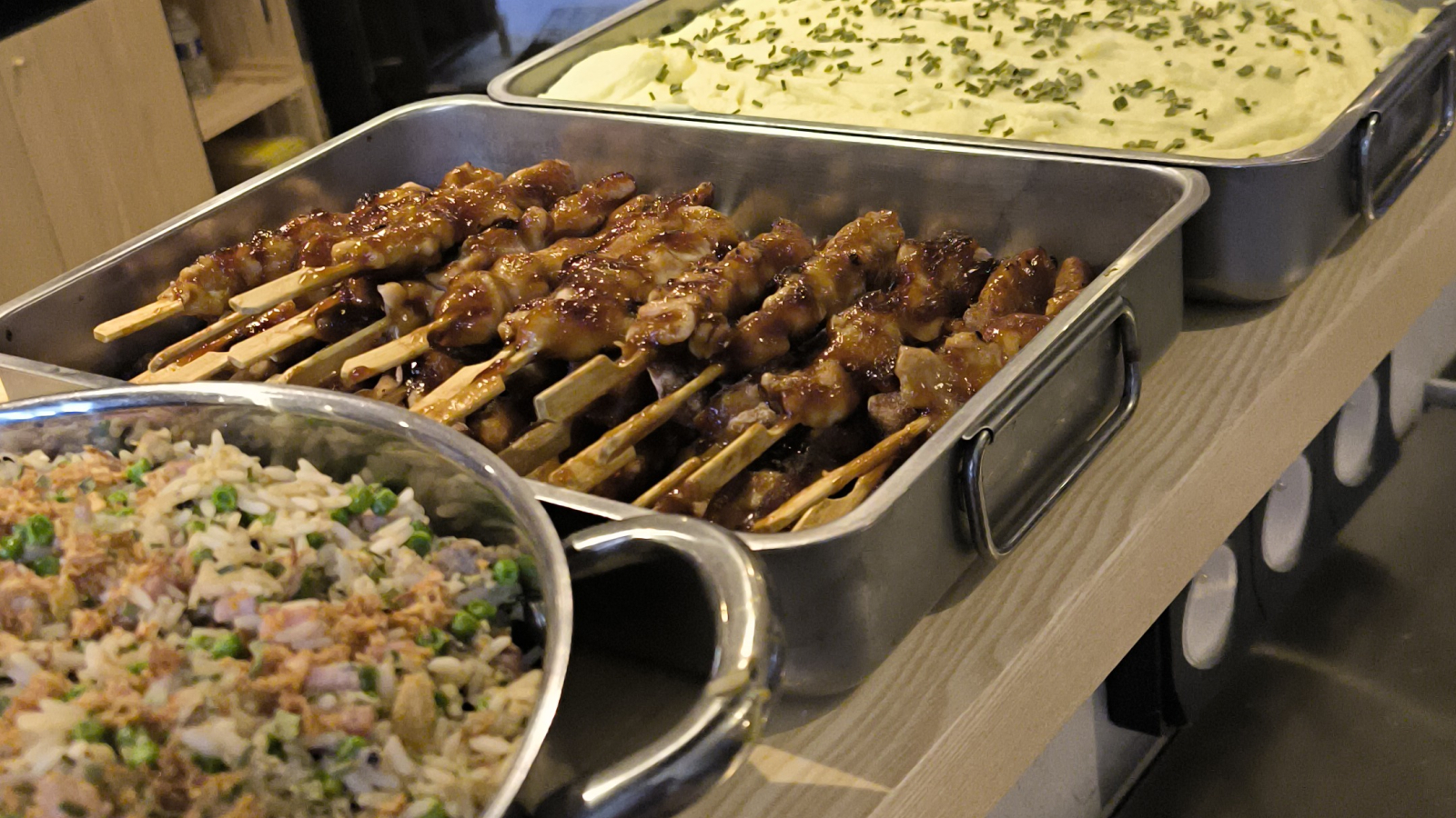 Catering dish