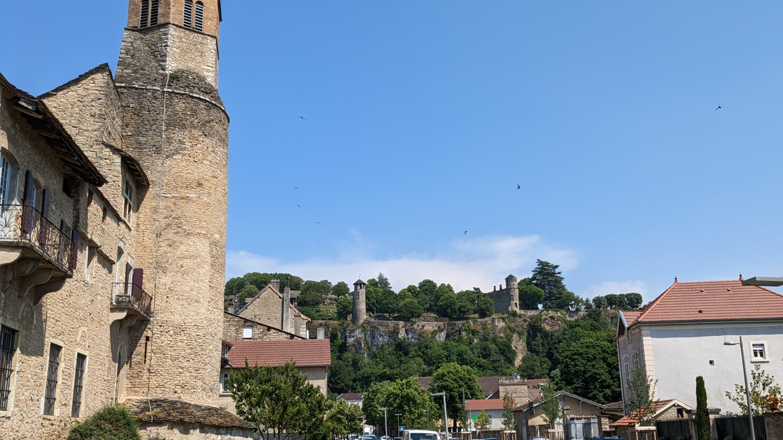 Église et colline Saint-Hippolyte - Crémieu, cité médiévale - Balcons du Dauphiné - Nord-Isère - à moins d'une heure de Lyon