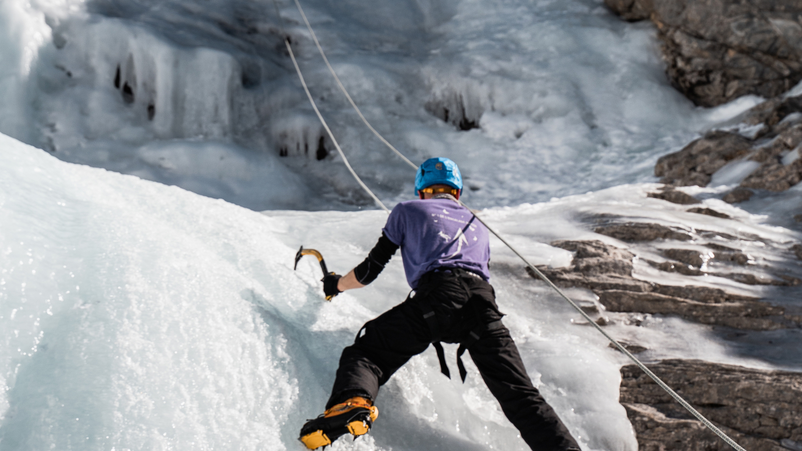 Cascade de glace avec Guide de Haute Montagne Yves Astier à Val d'Isère en hiver