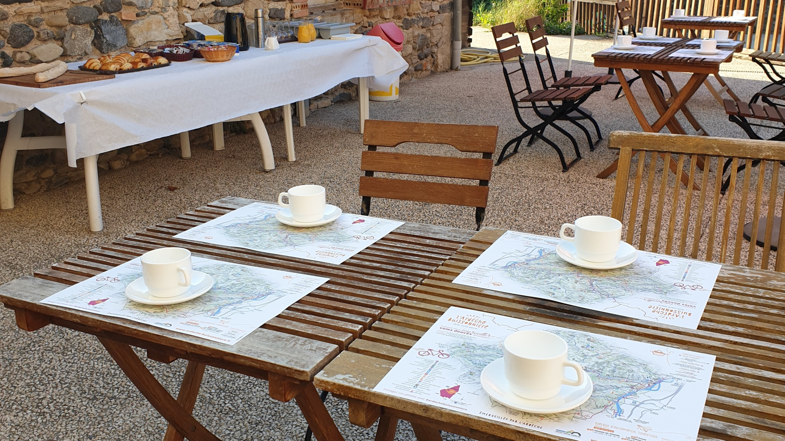 Prenez place sur la belle terrasse du Moulin d'Onclaire Camping ?