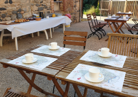 Prenez place sur la belle terrasse du Moulin d'Onclaire Camping ?