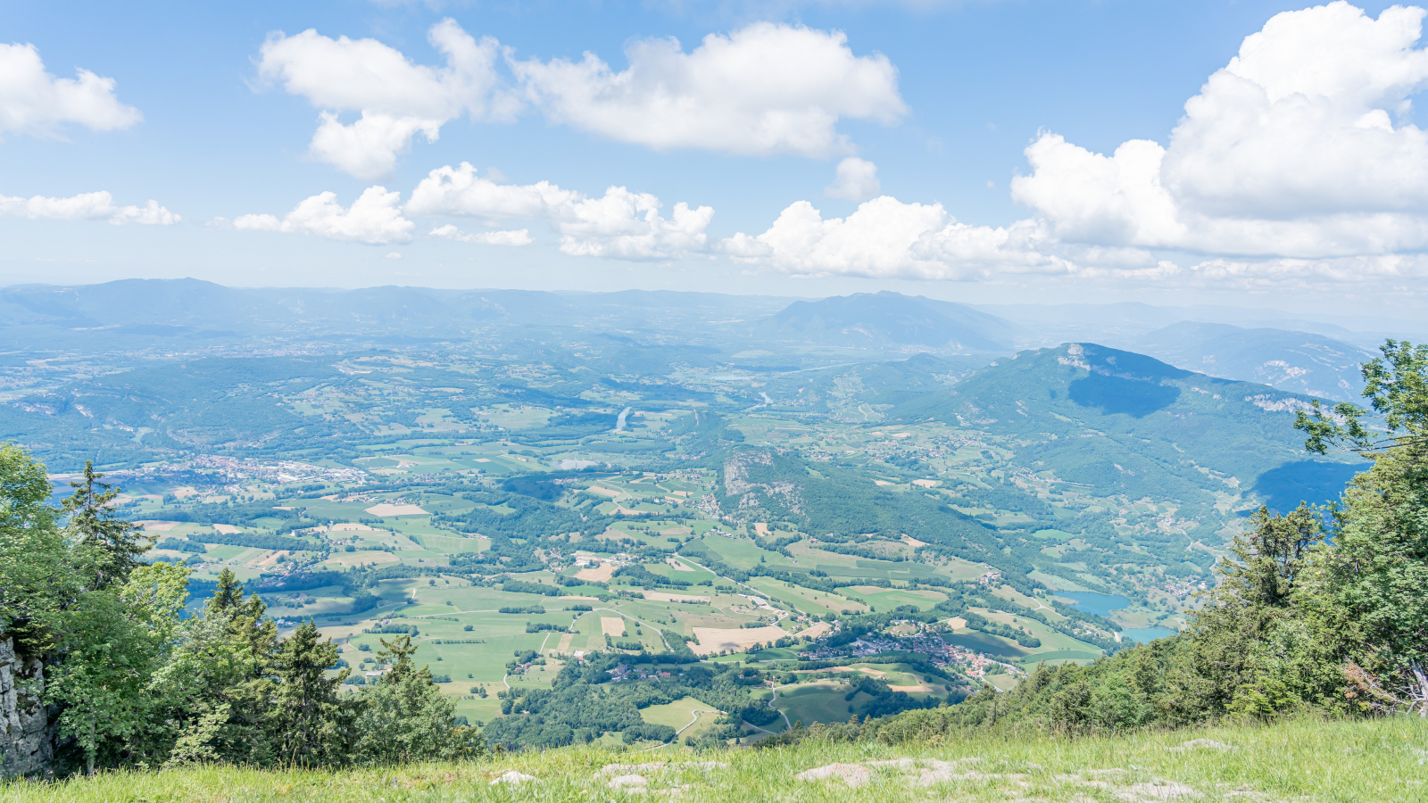 Vue depuis l'aire de décollage des parapentes