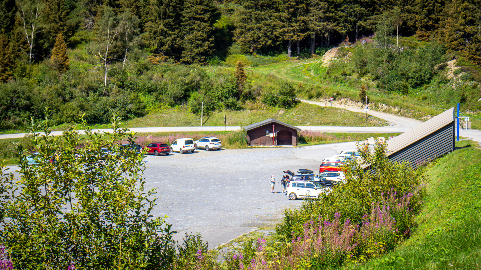 Vue d'ensemble du parking de Vernant