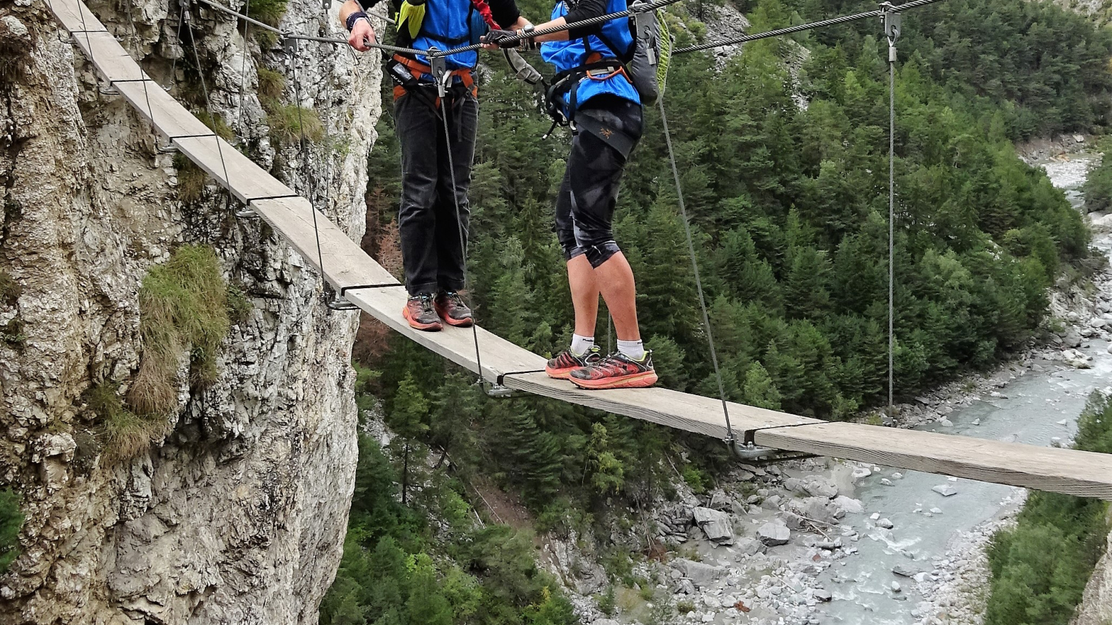 Via ferrata et parcours insolites avec le bureau des Guides Savoie Maurienne