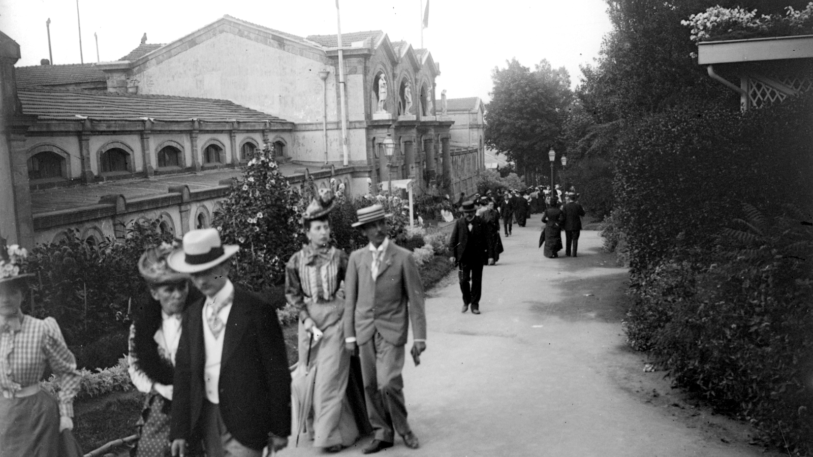 Façade des  Thermes de Royat, photo ancienne