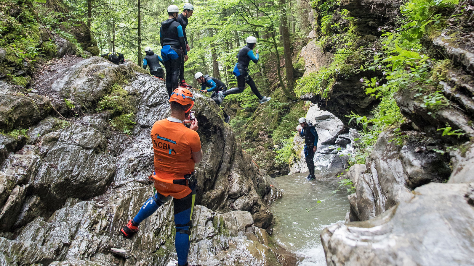 Sauts dans le canyon de Nyon