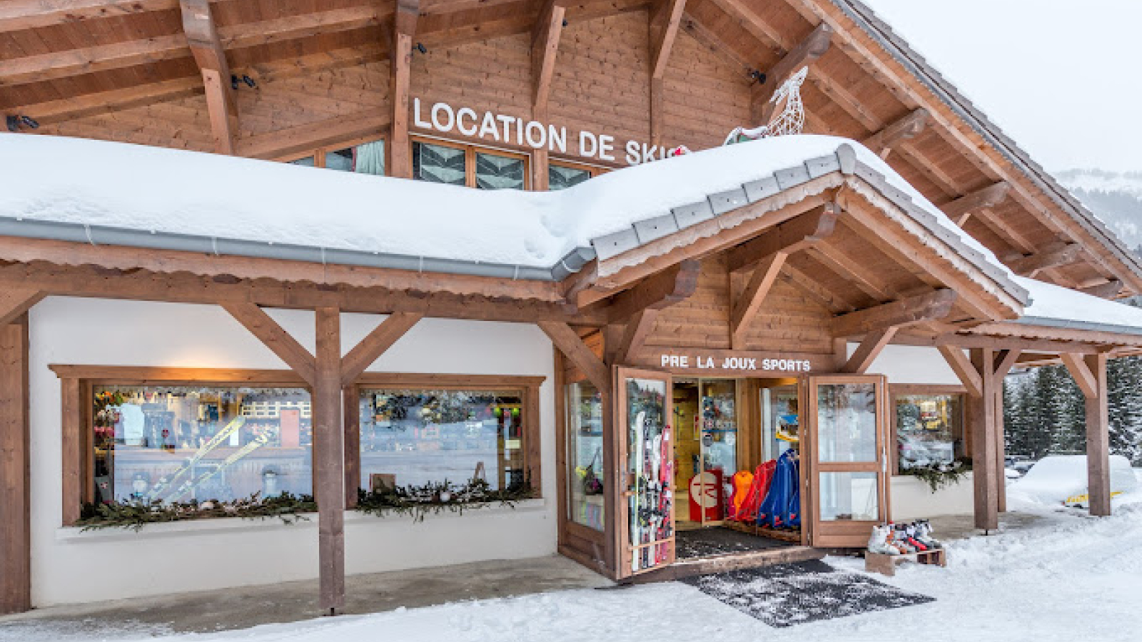 Façade du magasin en hiver