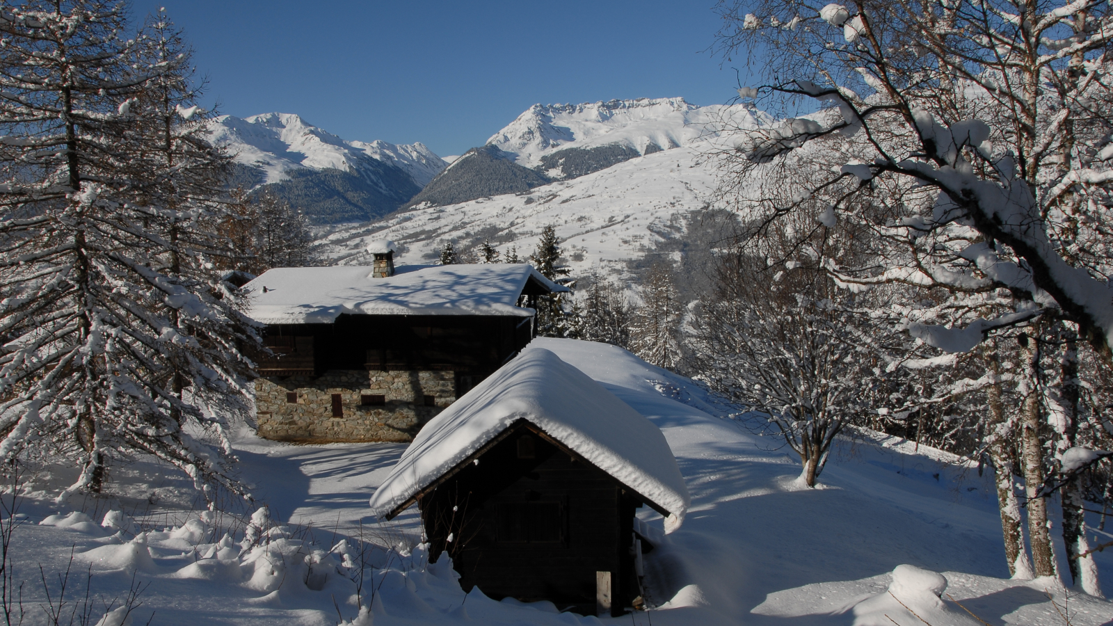 Chalets enneigés