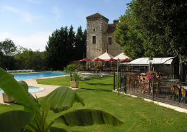 Bistrot d'été - Château du Chapeau Cornu - Vignieu - Balcons du Dauphiné - Nord-Isère - à moins d'une heure de Lyon