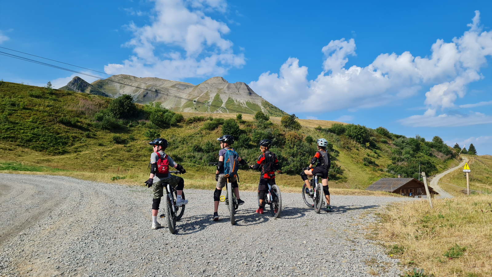 stage de découverte VTT pour les 8-12 ans avec Arav'e-Bike, Le Grand-Bornand