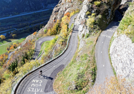 Dans l'ascension des lacets de Montvernier