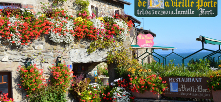 Terrasse du restaurant de la vieille porte à Yvoire