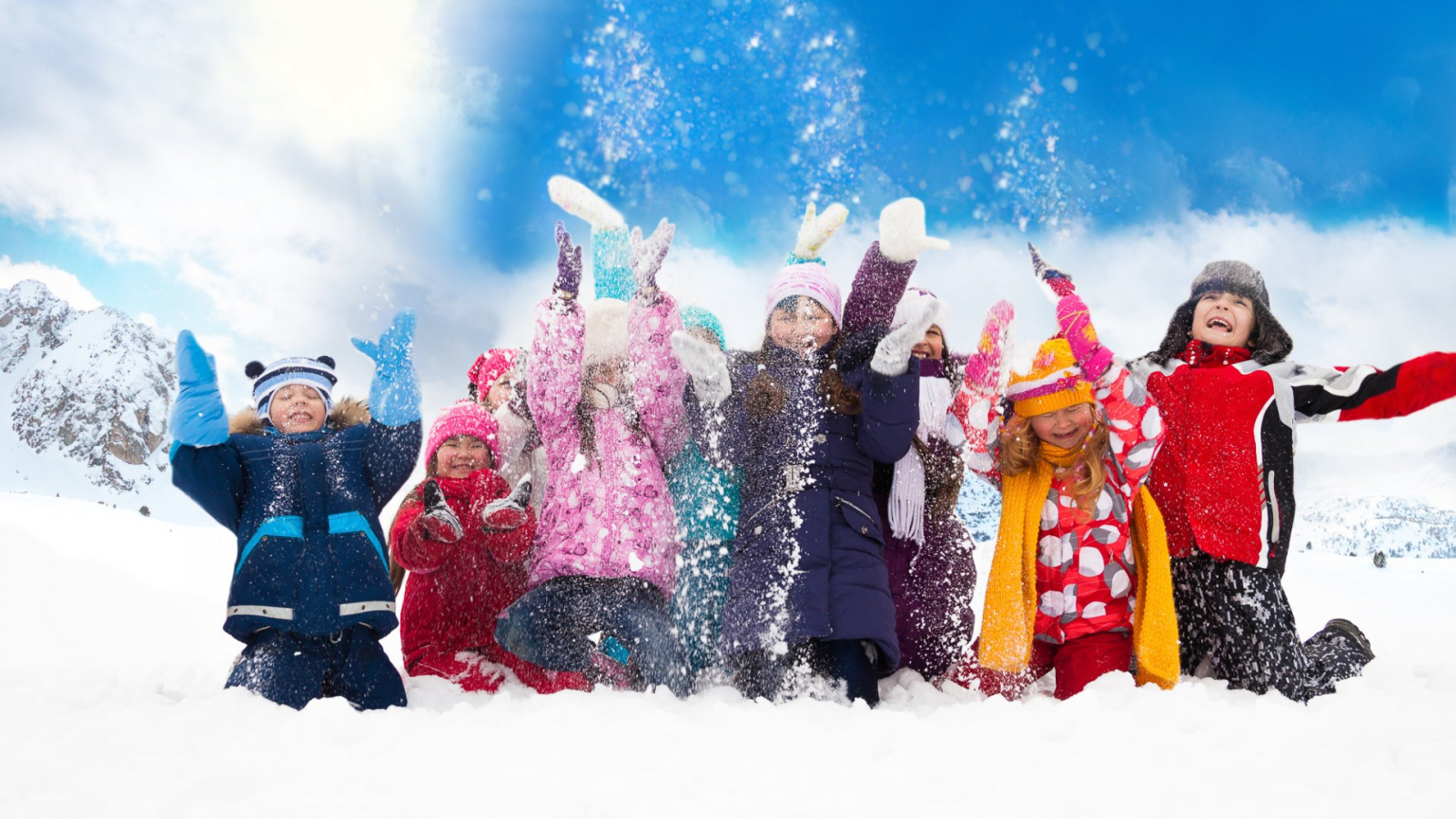 Groupe enfants dans la neige