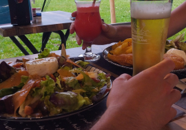 Bière, cocktail et burger au bord du lac d'Aiguebelette