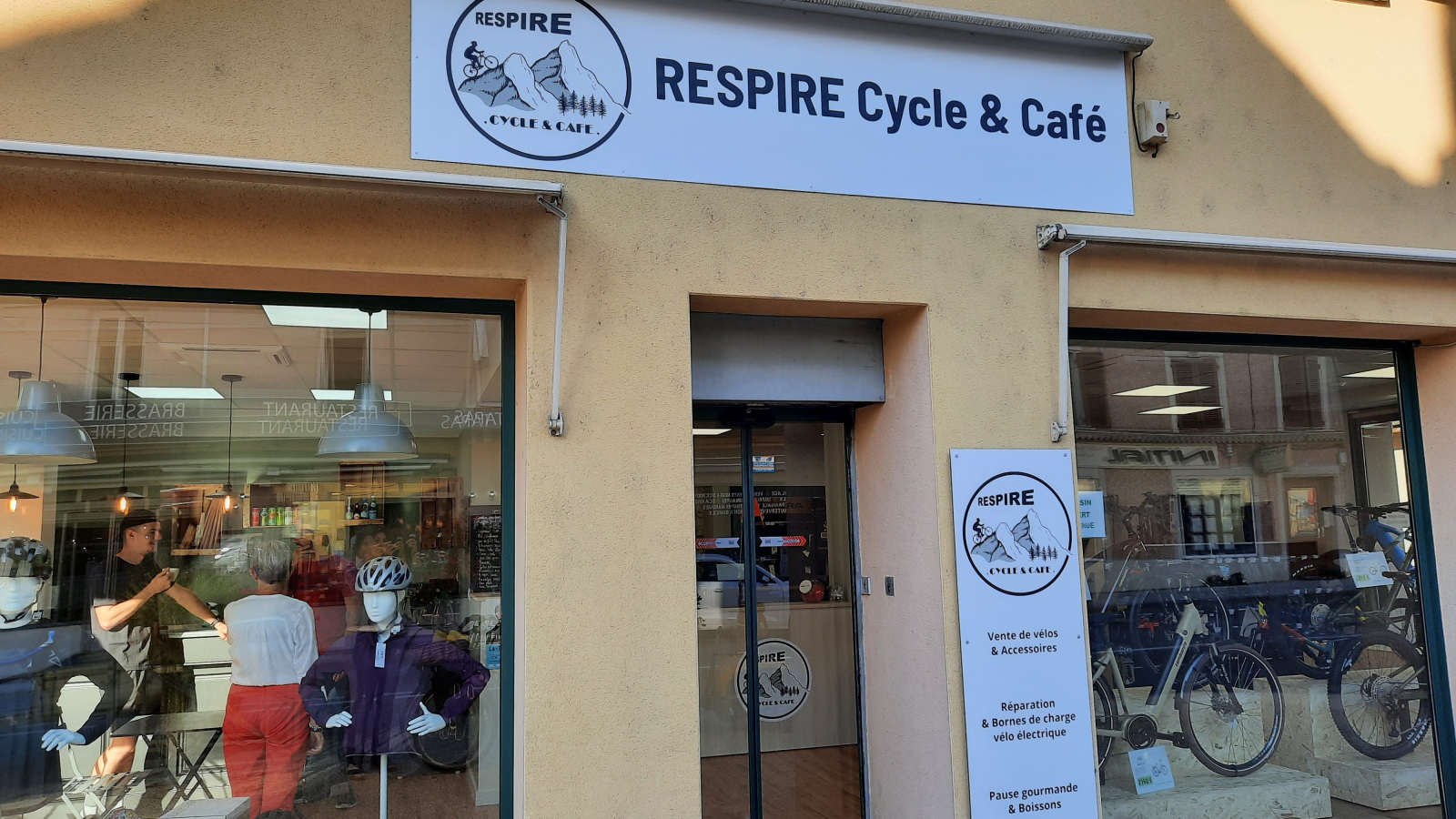 Respire Cycle & Café - Morestel - le long de l'itinéraire ViaRhôna