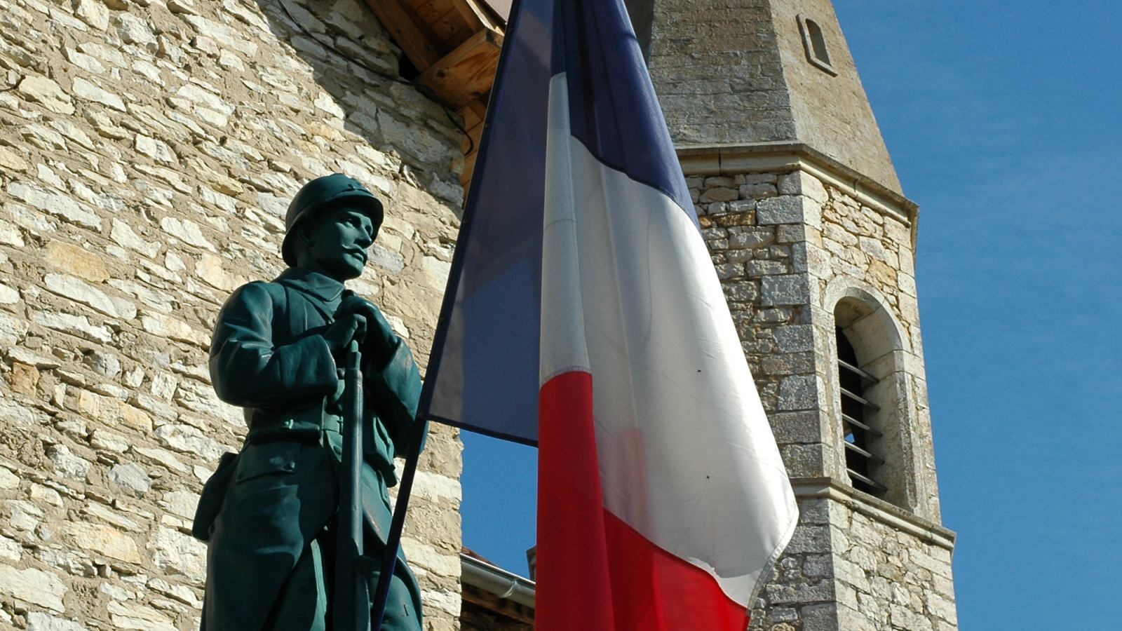 Mémorial devant l'église - Arandon-Passins -  Balcons du Dauphiné - Nord-Isère - à moins d'une heure de Lyon