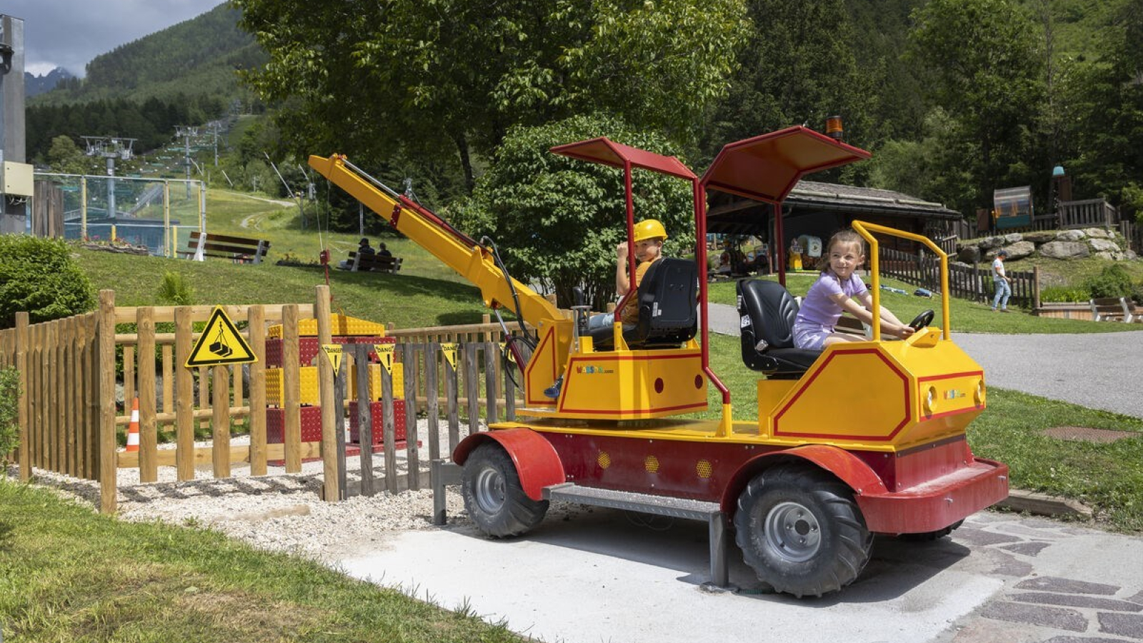 Planards parc chamonix mini grue 