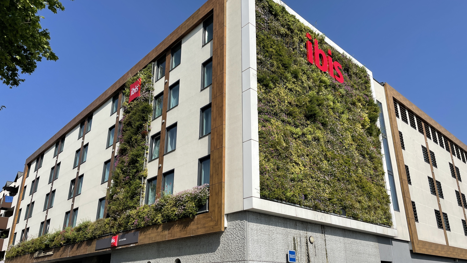 Facade ibis lyon sud oullins