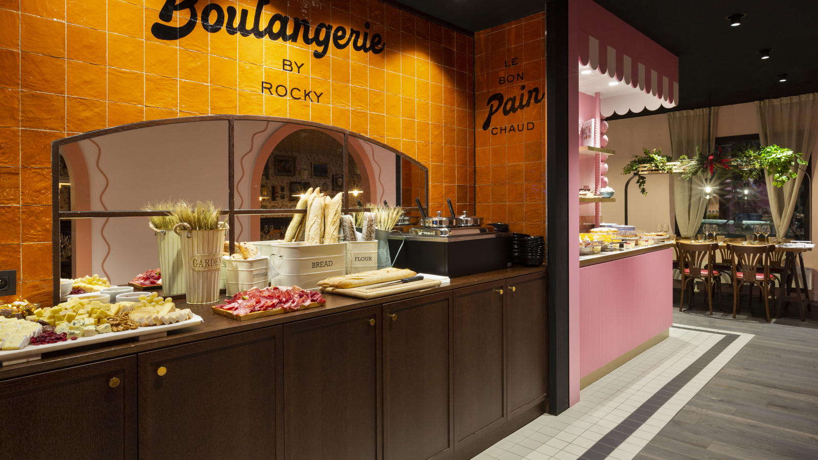 The bakery and aperitif corner of the buffet