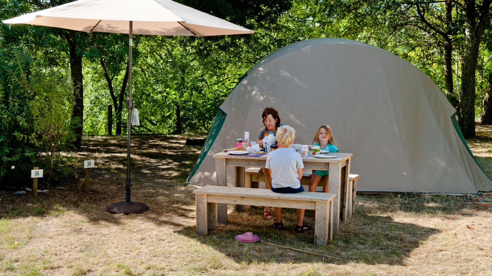 Camping les Arches à St Jean le Centenier