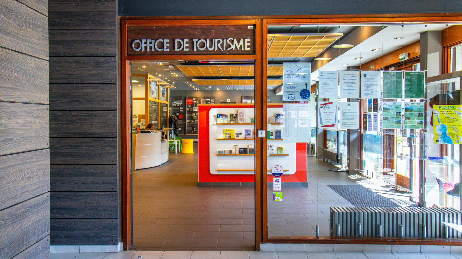 Front of the Tourist Office from the shopping arcade