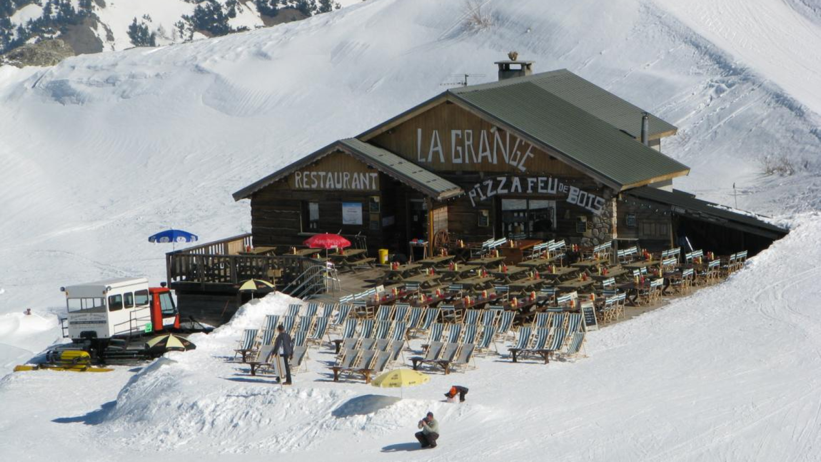 The restaurant 'La Grange' and its panoramic terrace