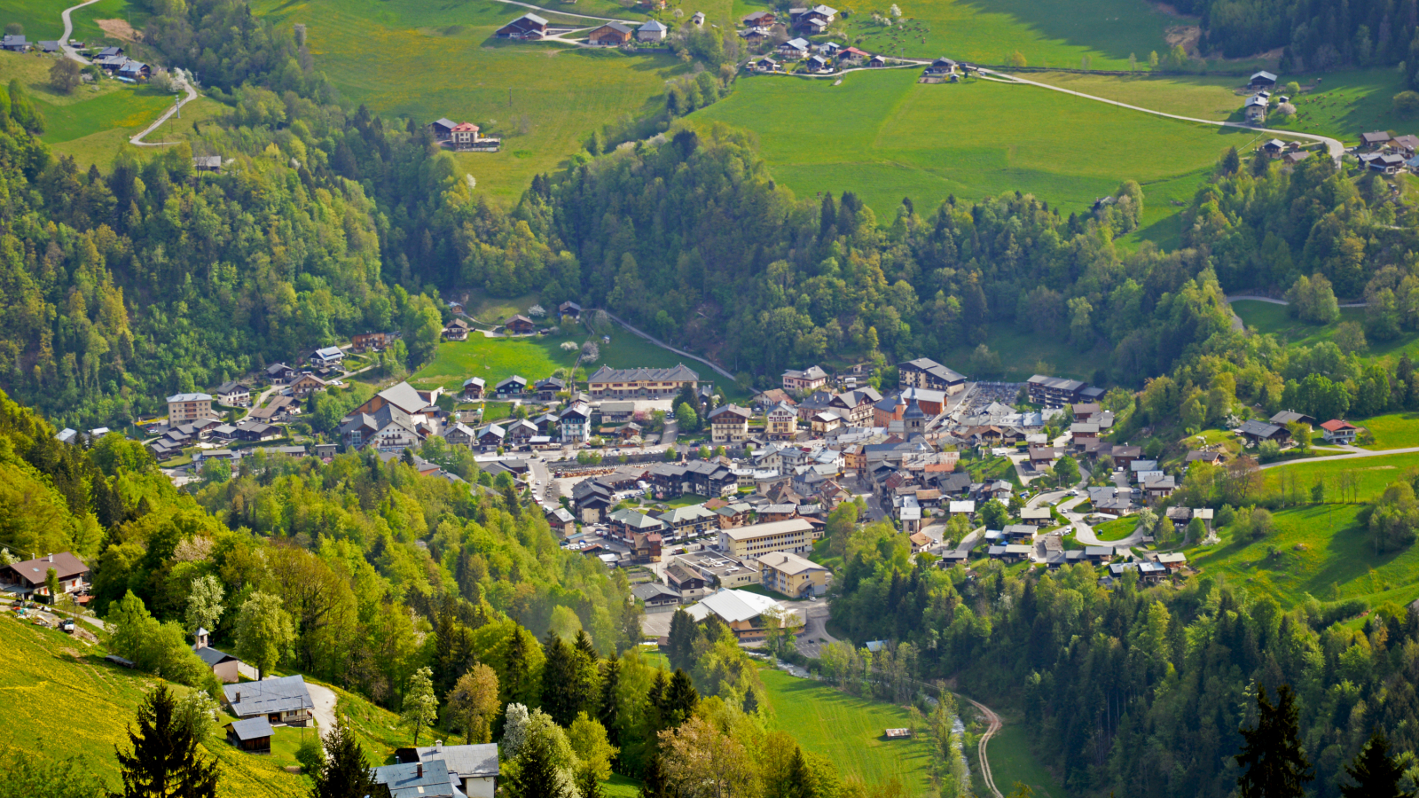 Vue plongeante sur le village de Beaufort