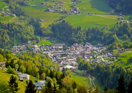 Vue plongeante sur le village de Beaufort