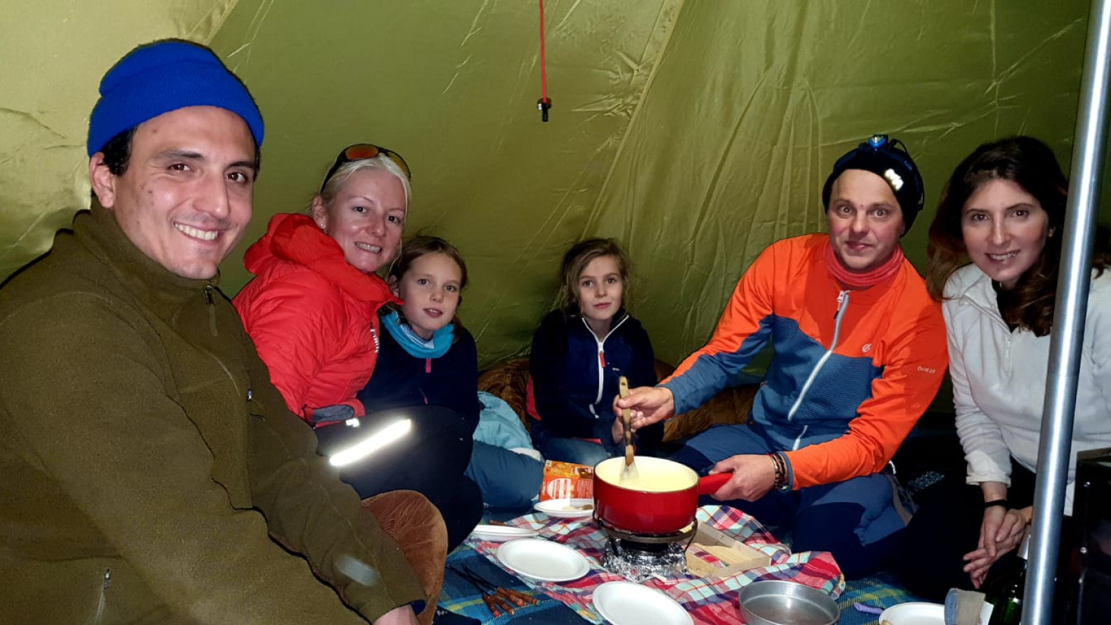 Repas sous le tipi