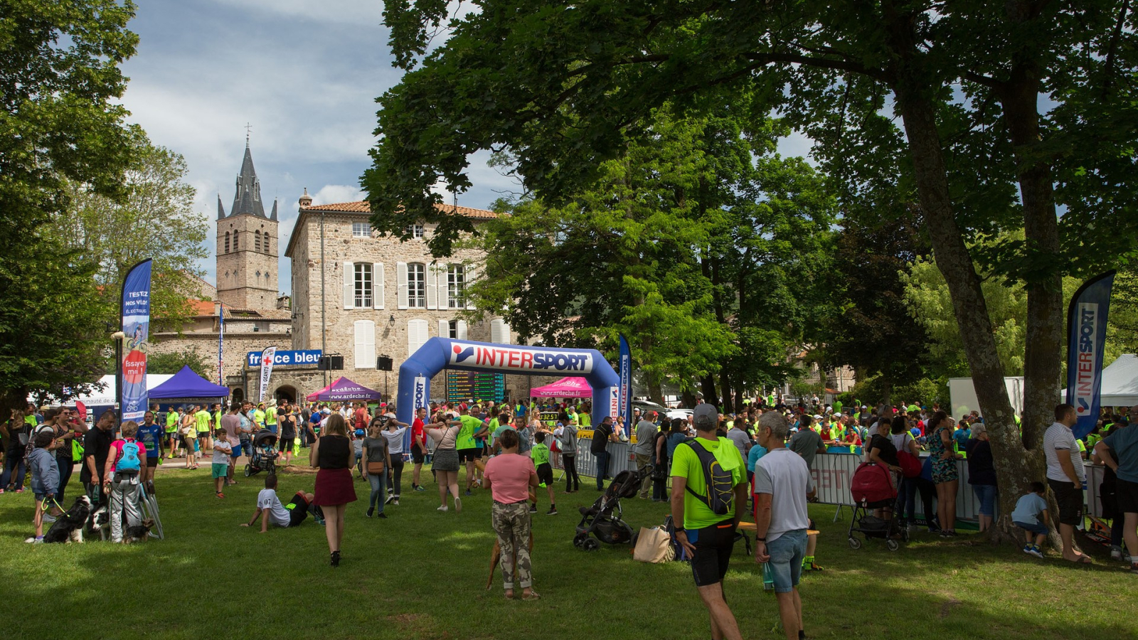 Thueyts - Trail de la chaussée des géants, la gravenne, parc château de Blou ©S.BUGNON