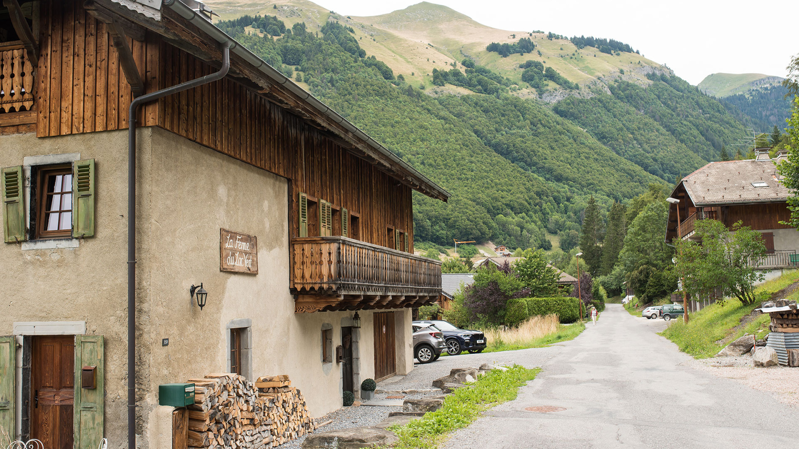 Habitat traditionnel et vue sur la Pointe de Nantaux