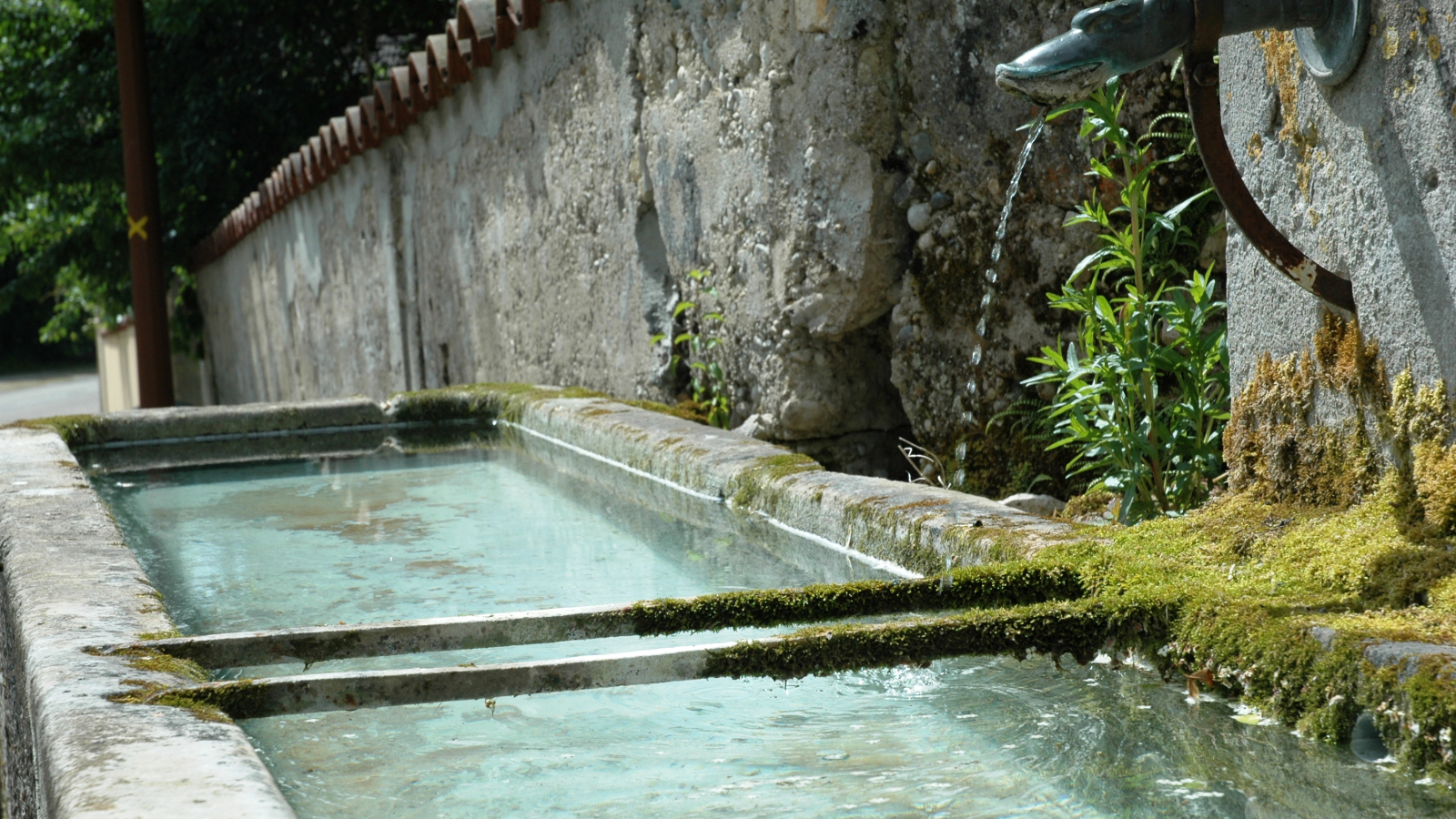 fontaine de Creys-Mépieu - Balcons du Dauphiné - Nord-Isère - à moins d'une heure de Lyon