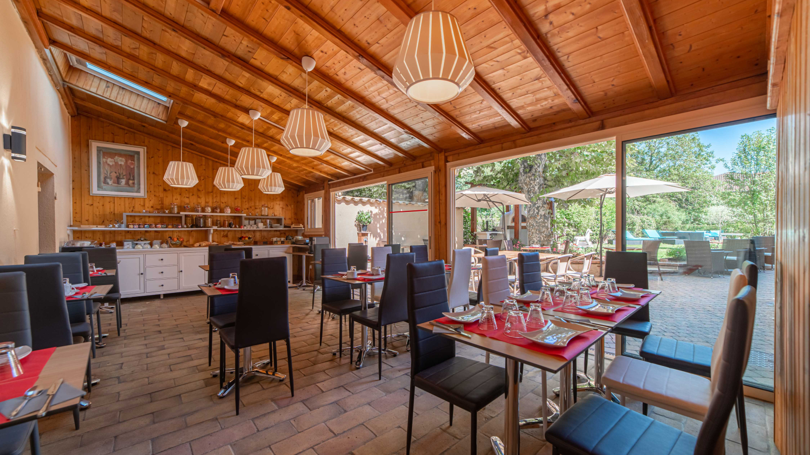 Salle de Restaurant à l'Hôtel Spa le Coq Dort à Châtillon sur Chalaronne