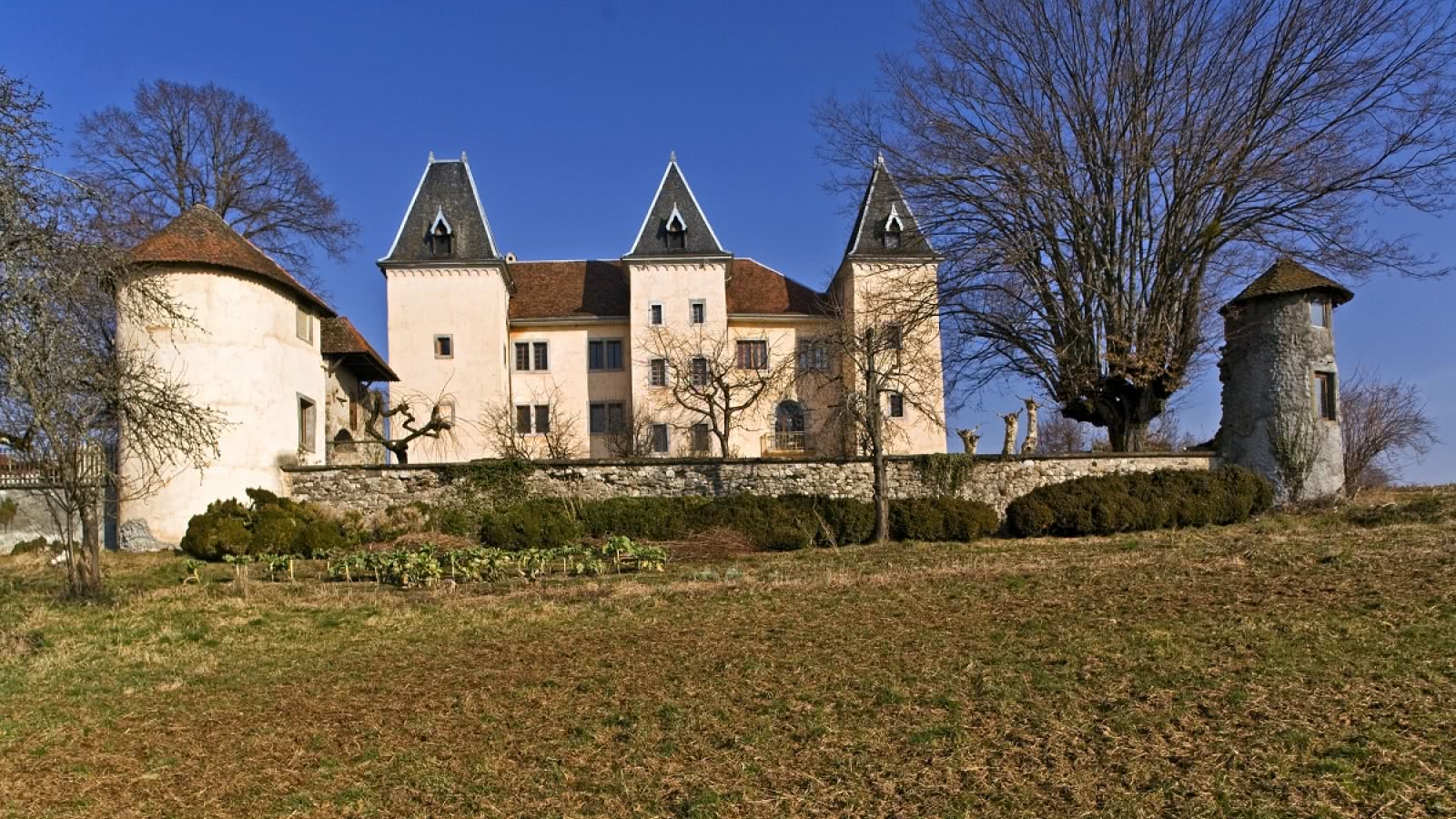 Vue du château de Proméry à Pringy