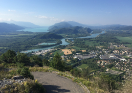 Vue sur le lac du Bourget, le Rhone depuis les lacets du Grand Colombier