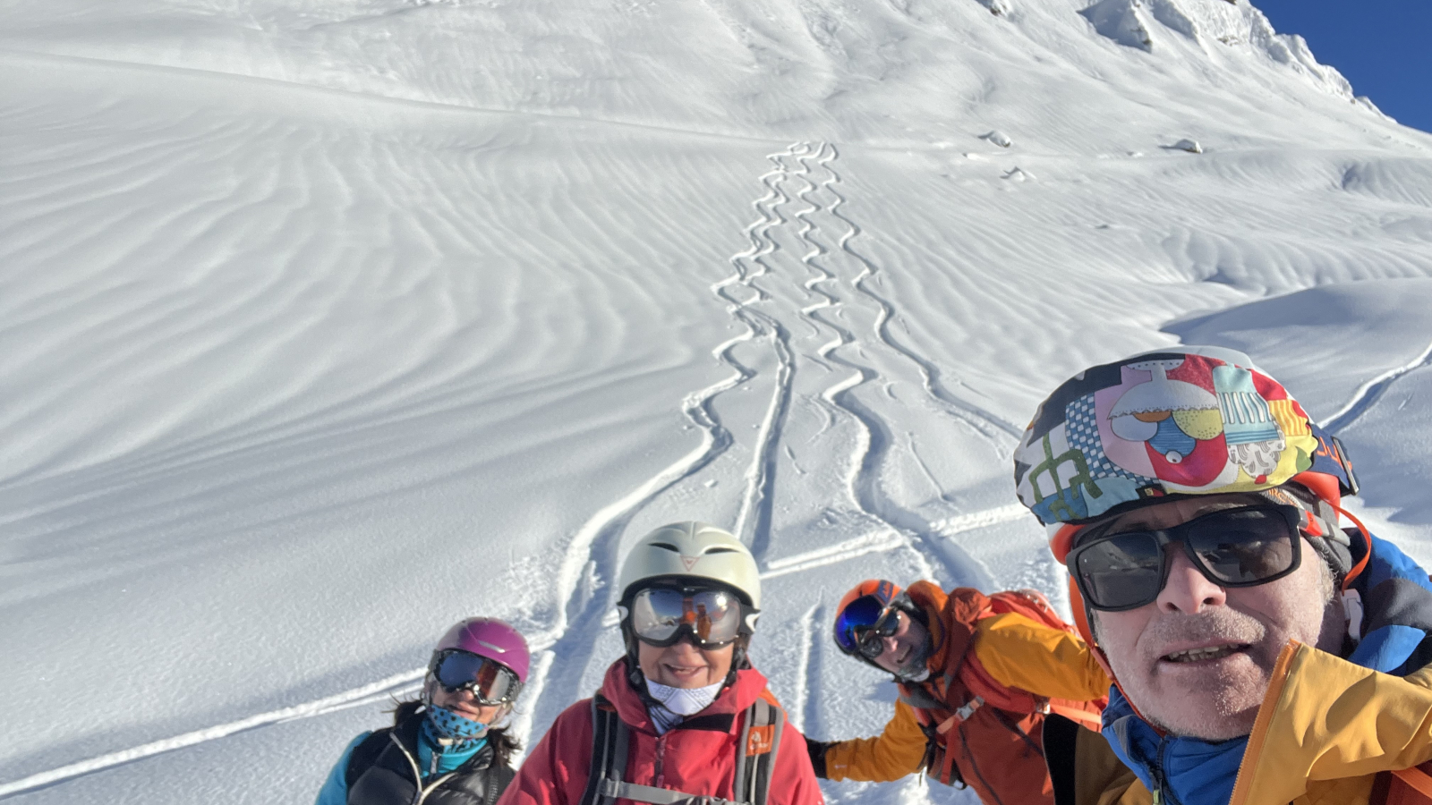 Guided off-piste outing in powder snow