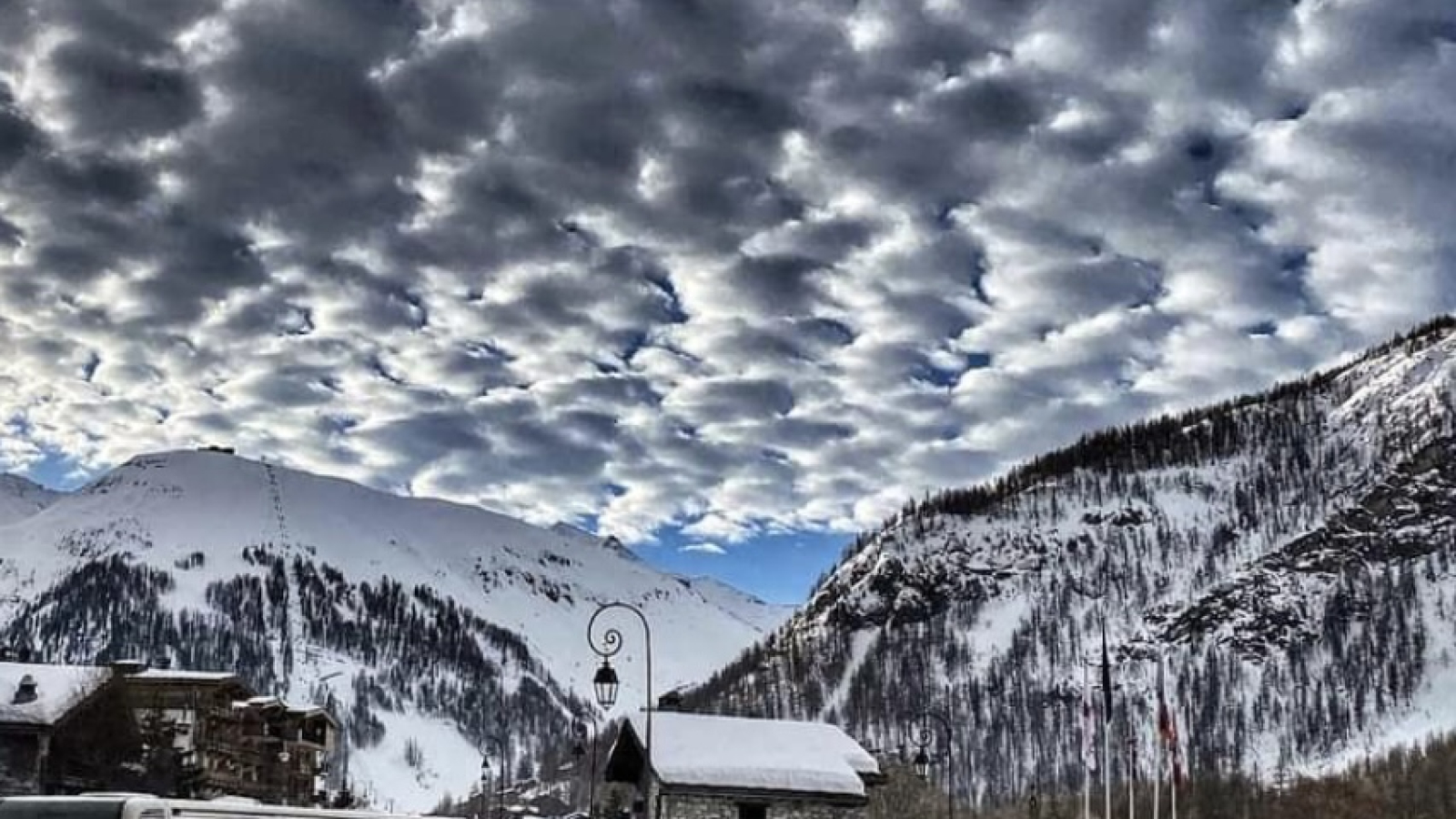 Bus à proximité du Barillon de la Rosée Blanche - Val d'Isère